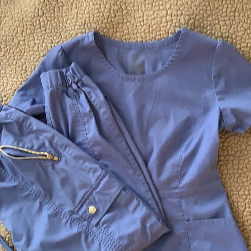 Scrub set